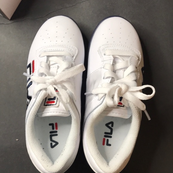 Boys Fila Tennis Shoes - Picture 2 of 6